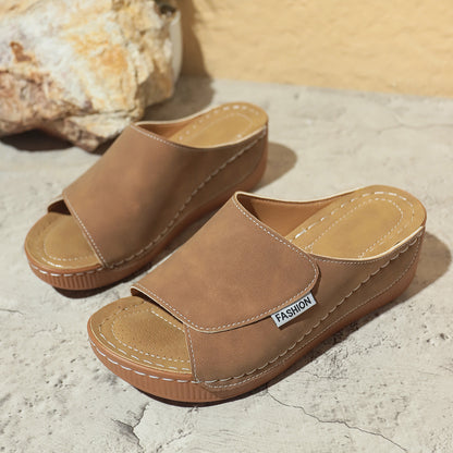Sandales Compensées Tendance.