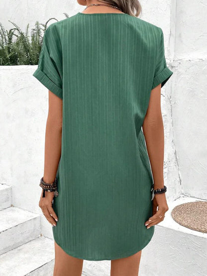 Robe Courte à Manches Courtes